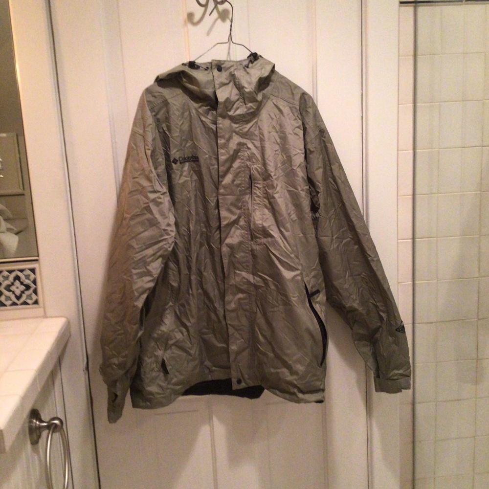 Columbia packable tan/olive waterproof men’s jacket - Size L